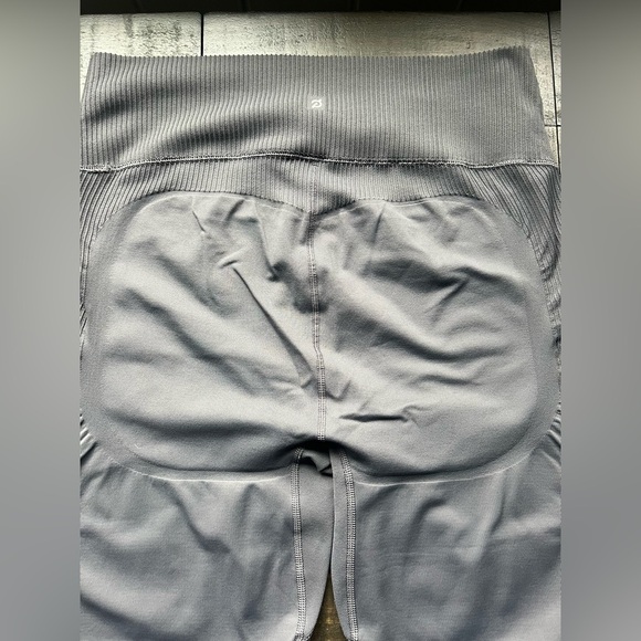 Peloton Gray Leggings, Ribbed Detailing, Butt Scrunch, Size XL/XXL - Picture 7 of 8